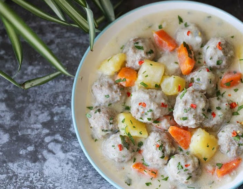 Mücver + Ekşili Köfte + Kremalı Makarna + Meyve