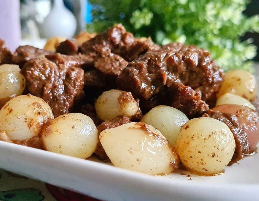 Soğanlı Yahni + Naneli Bulgur Pilavı + Komposto