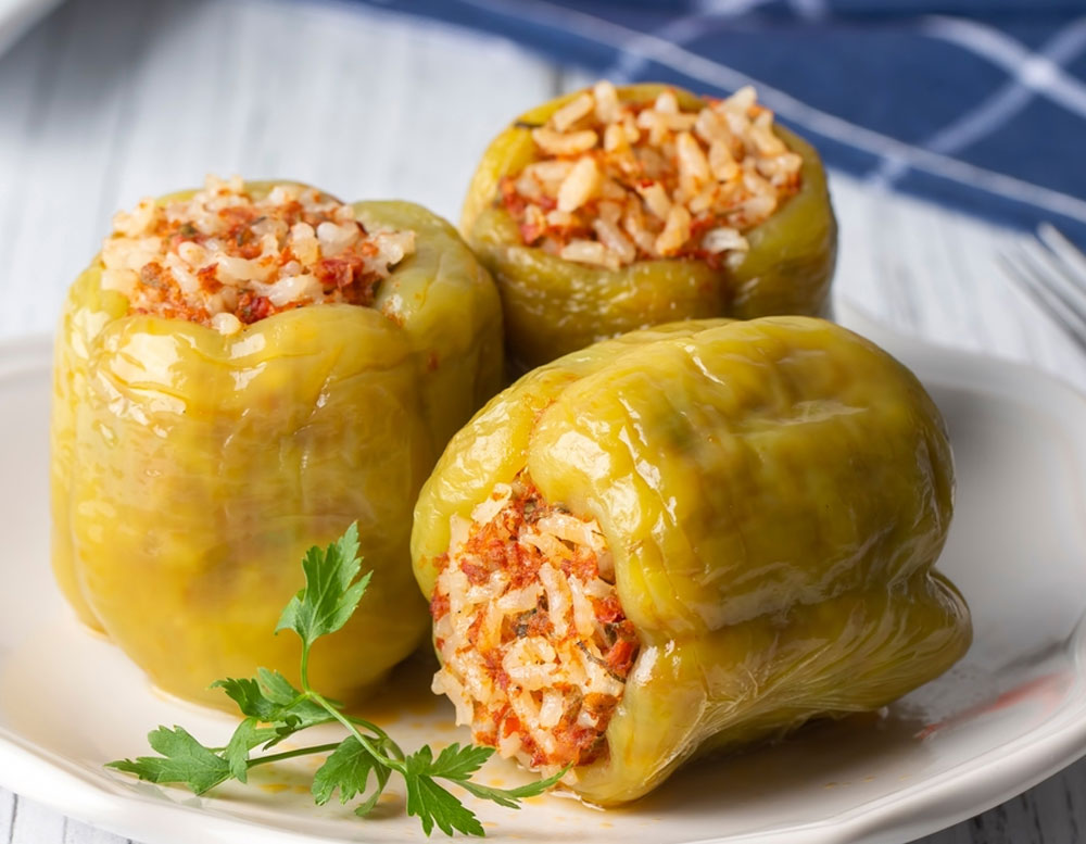 Biber Dolması + Domates Soslu Makarna + Yoğurt